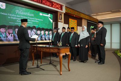 rektor-admiral-lantik-dekan-dan-direktur-pascasarjana-periode-2025-2029