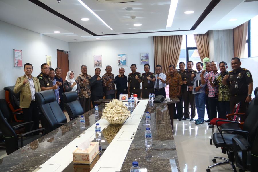 Kajati Riau Terima Audiensi  Pengurus Ikatan Keluarga Batak Riau