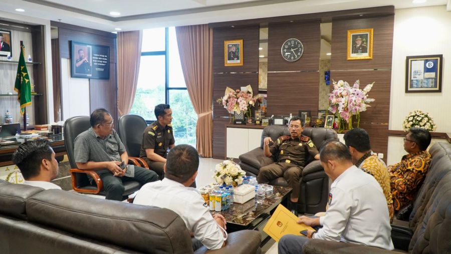 Kajati Riau Terima Kunker dan Sekaligus Silaturahmi Ketua KPU Provinsi Riau