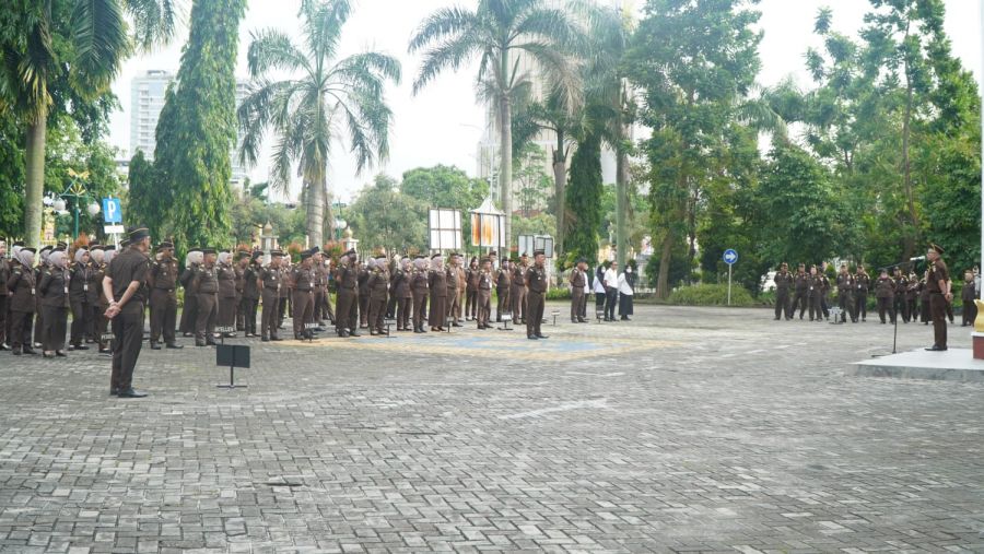Koordinator Bidang Intelijen Kejati Riau Menjadi Penerima Apel Kerja Pagi