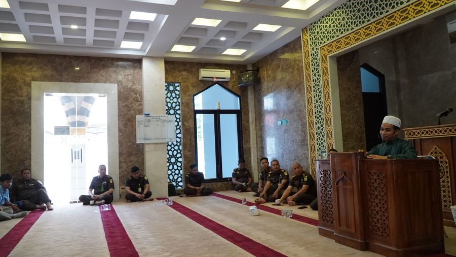 Pengajian Rutin di Masjid Al-Mizan Kejati Riau Mengupas Pentingnya Sujud Sahwi dalam Agama Islam