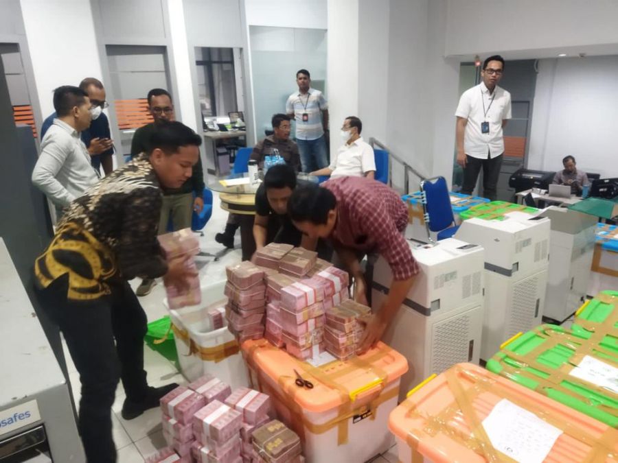Penyidik JAM PIDSUS Lakukan Penggeledahan dan Penyitaan  di PT Timah Tbk di Provinsi Babel