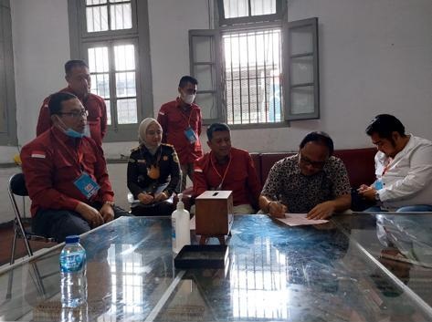 Jaksa Agung Serah Terima Tersangka Perkara PT Waskita Beton Precast, Tbk atas nama JS