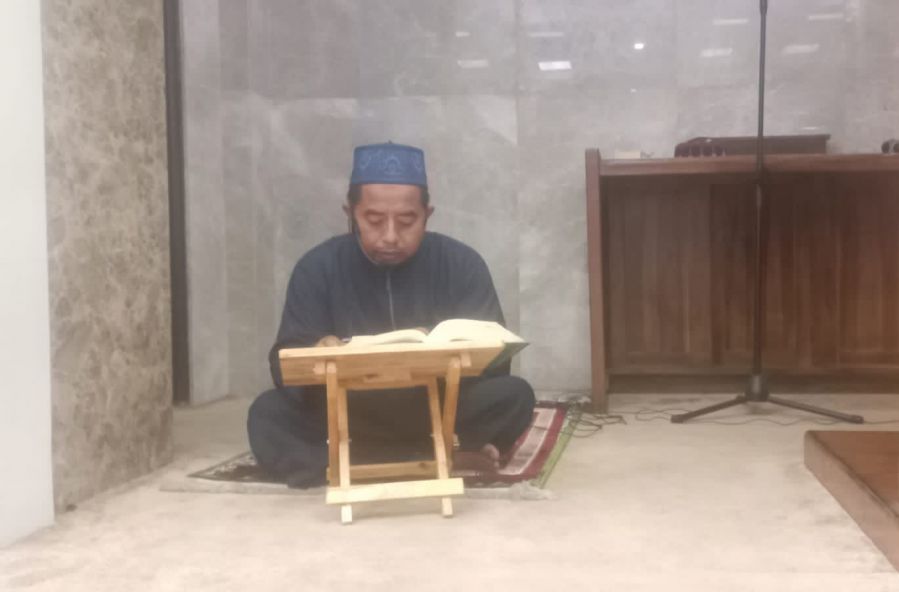 Tausiyah Ba’da Dzuhur di Masjid Al-Mizan Kejati Riau Sampaikan Pentingnya Al-Qur'an dalam Kehidupan
