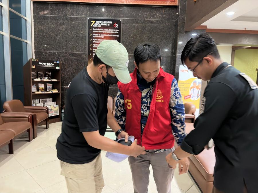 Tim Tabur Intelijen Kejati Sulsel Berhasil Amankan Buronan Penipuan Modus Travel Haji dan Umrah